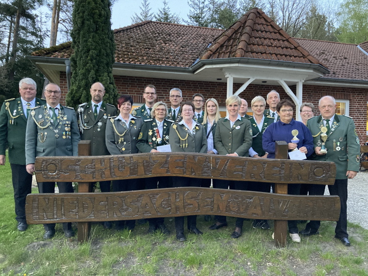 Siegreiche Schützen unseres Niedersachsen-Pokal-Schießens